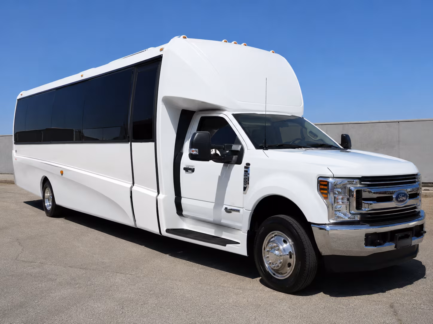 cleveland rent a bus for a meeting or corporate event in cleveland