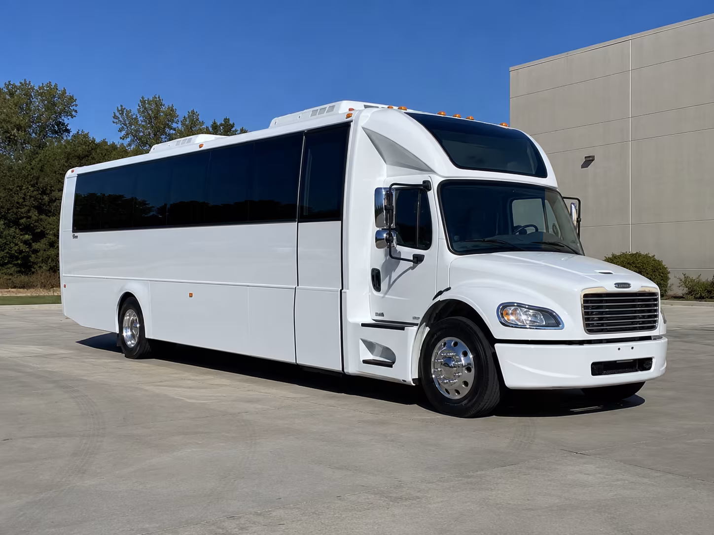 elyria 28 passenger party bus