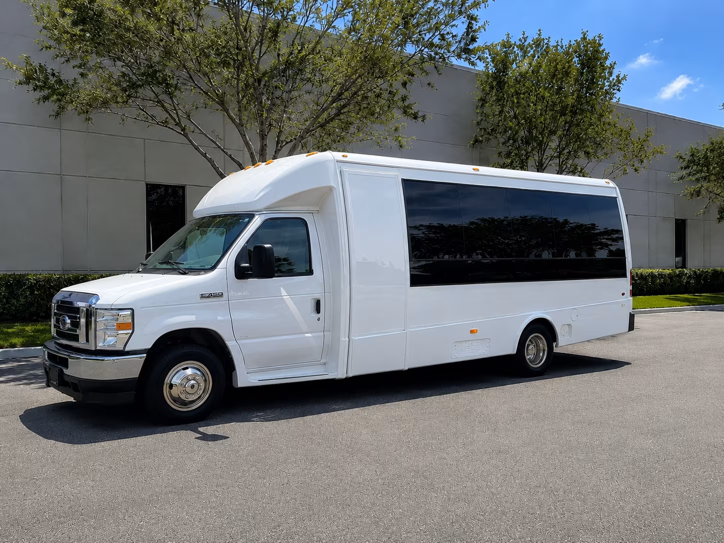 elyriacharterbuscompany com can get your group to cavaliers monsters and charge games at rocket mortgage fieldhouse