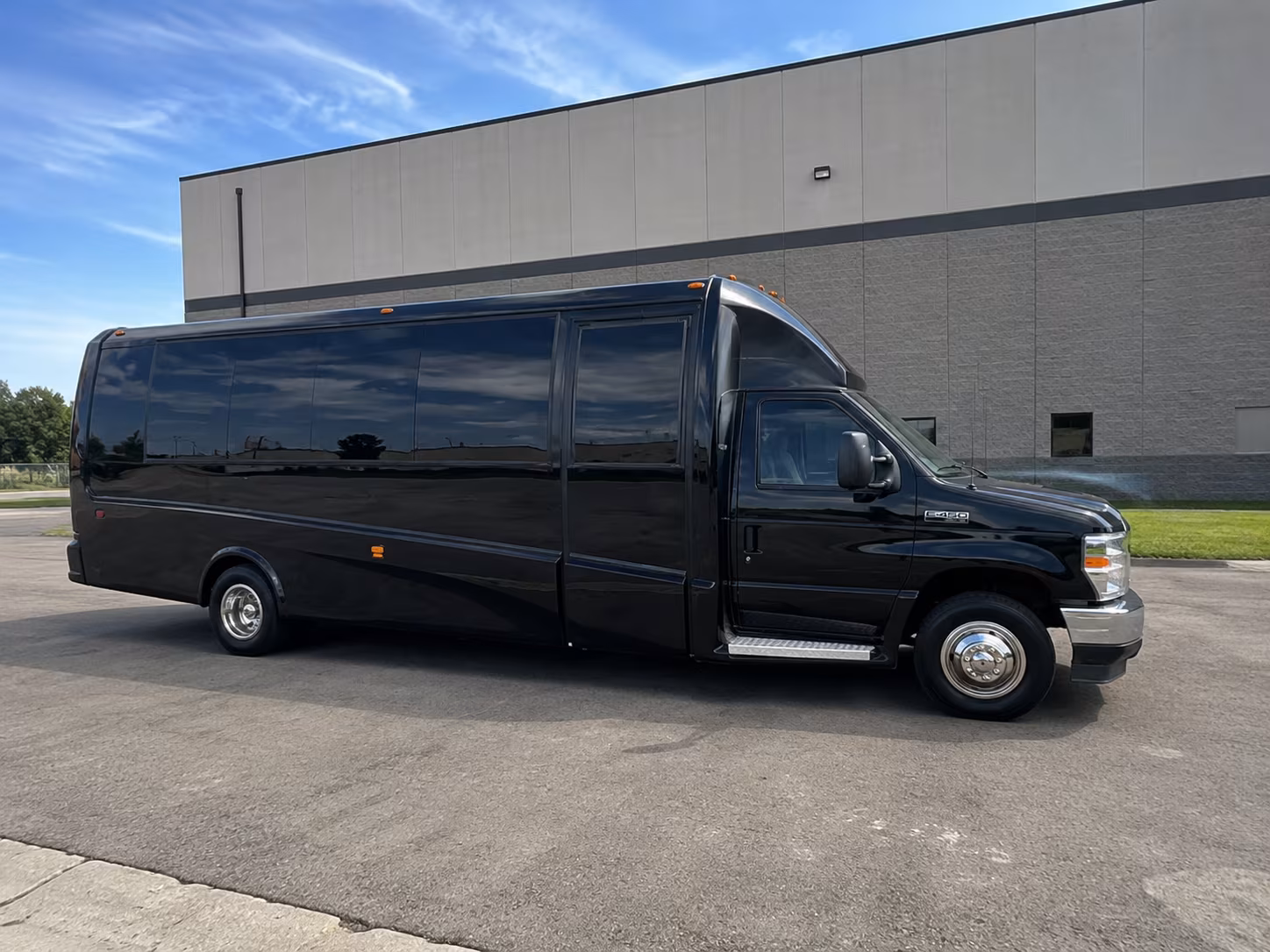 explore university circle museums with a comfortable group bus from elyria