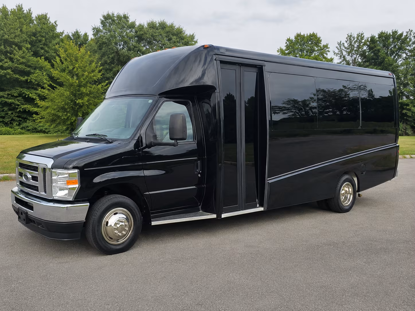 lorain winery shuttle bus rentals in lorain